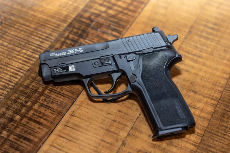 Sig Sauer M11-A1 (3 of 3)